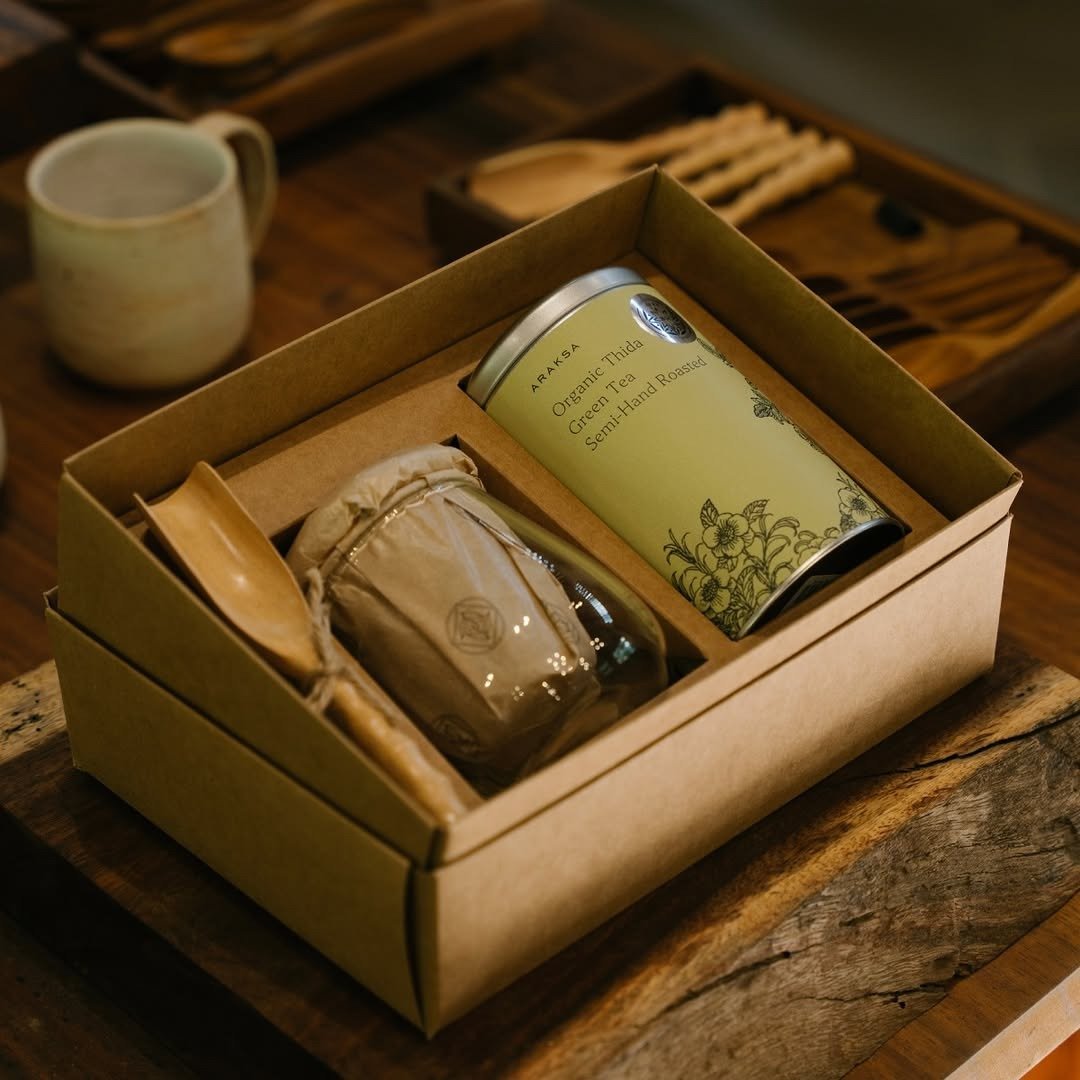 Wooden gift box with organic tea tin