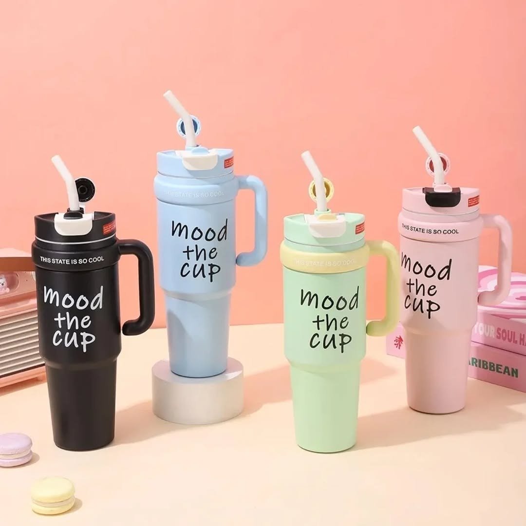 Insulated tumblers with straws in pastel colours
