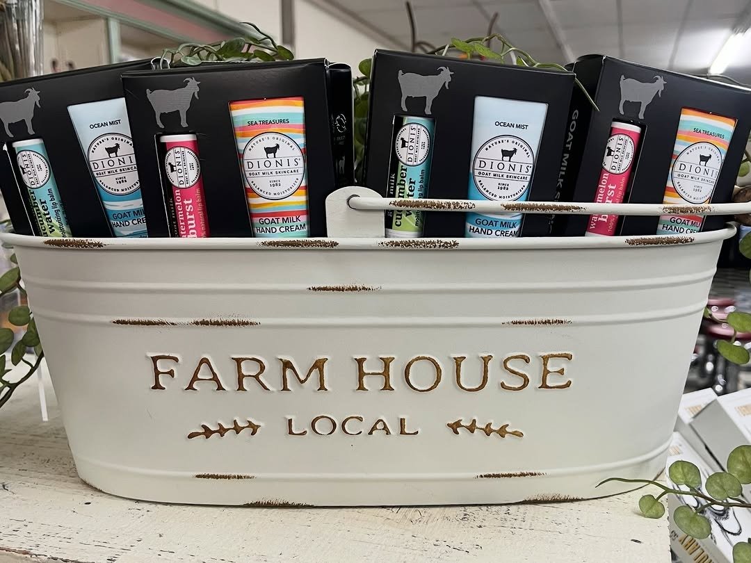 Tin of lip balm and hand cream duo gift sets